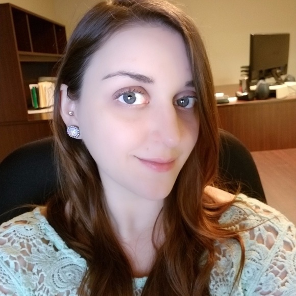 Meet your posher, Alyce! - Picture 1 of 1